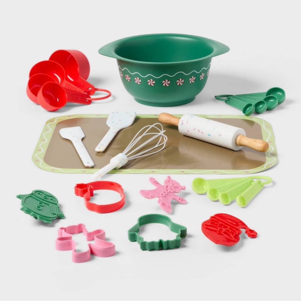 New Pillowfort Kids' Cookie Baking Food Mold Activity Set, 24 pieces